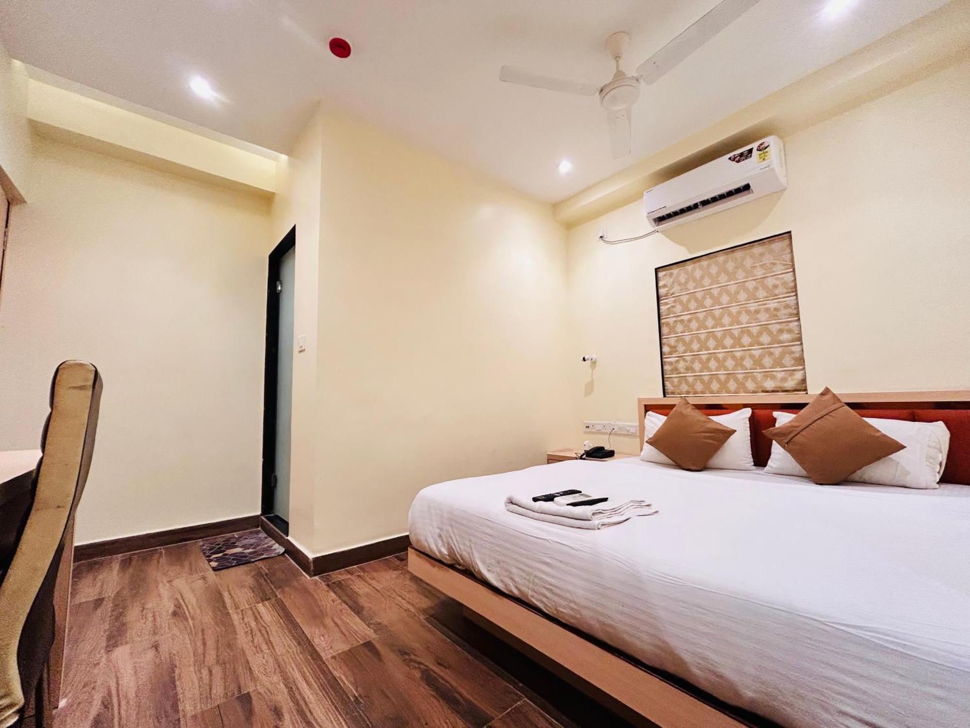 Golden Square - Kolkata Airport Hotell Exteriör bild