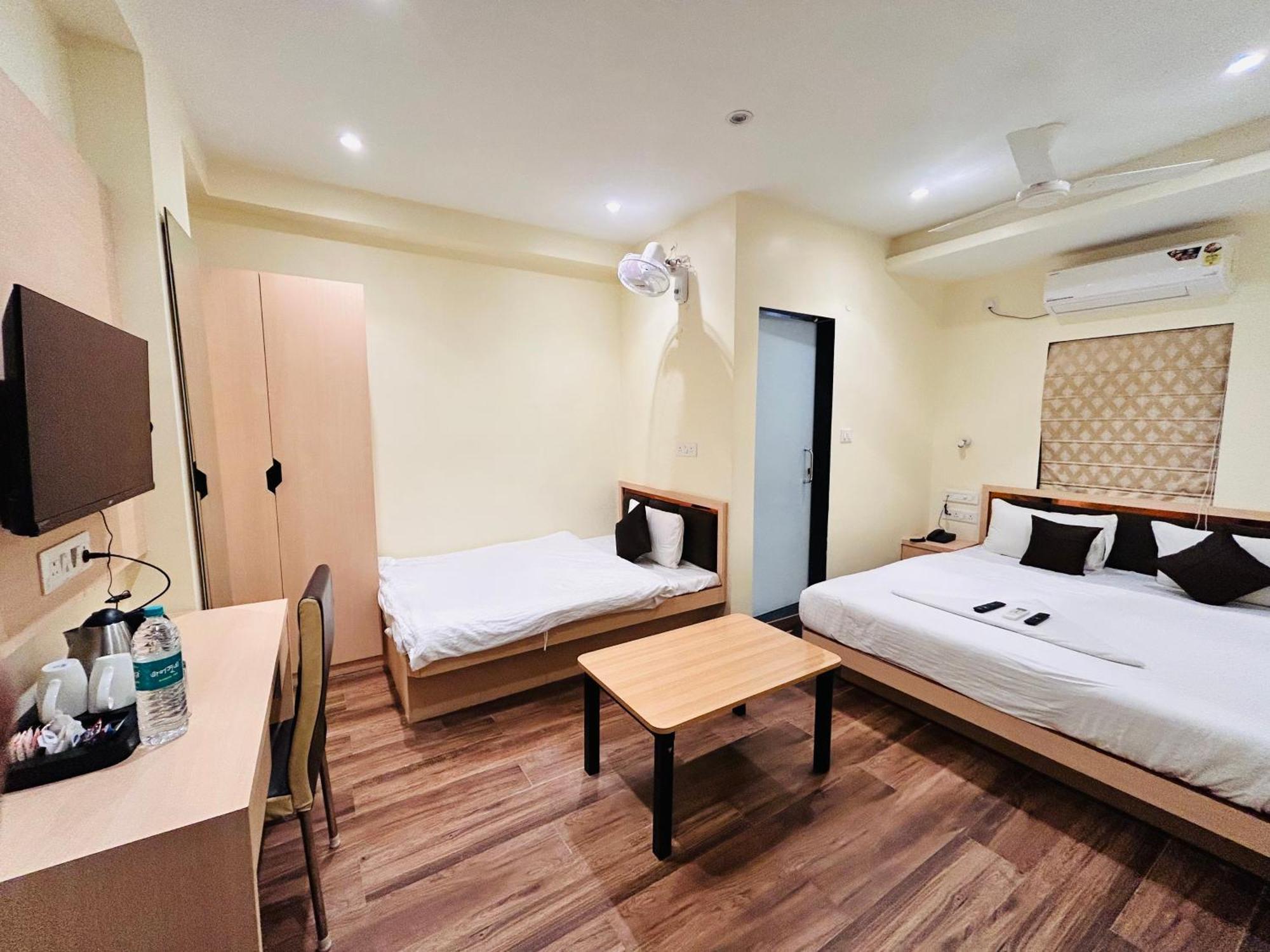 Golden Square - Kolkata Airport Hotell Exteriör bild