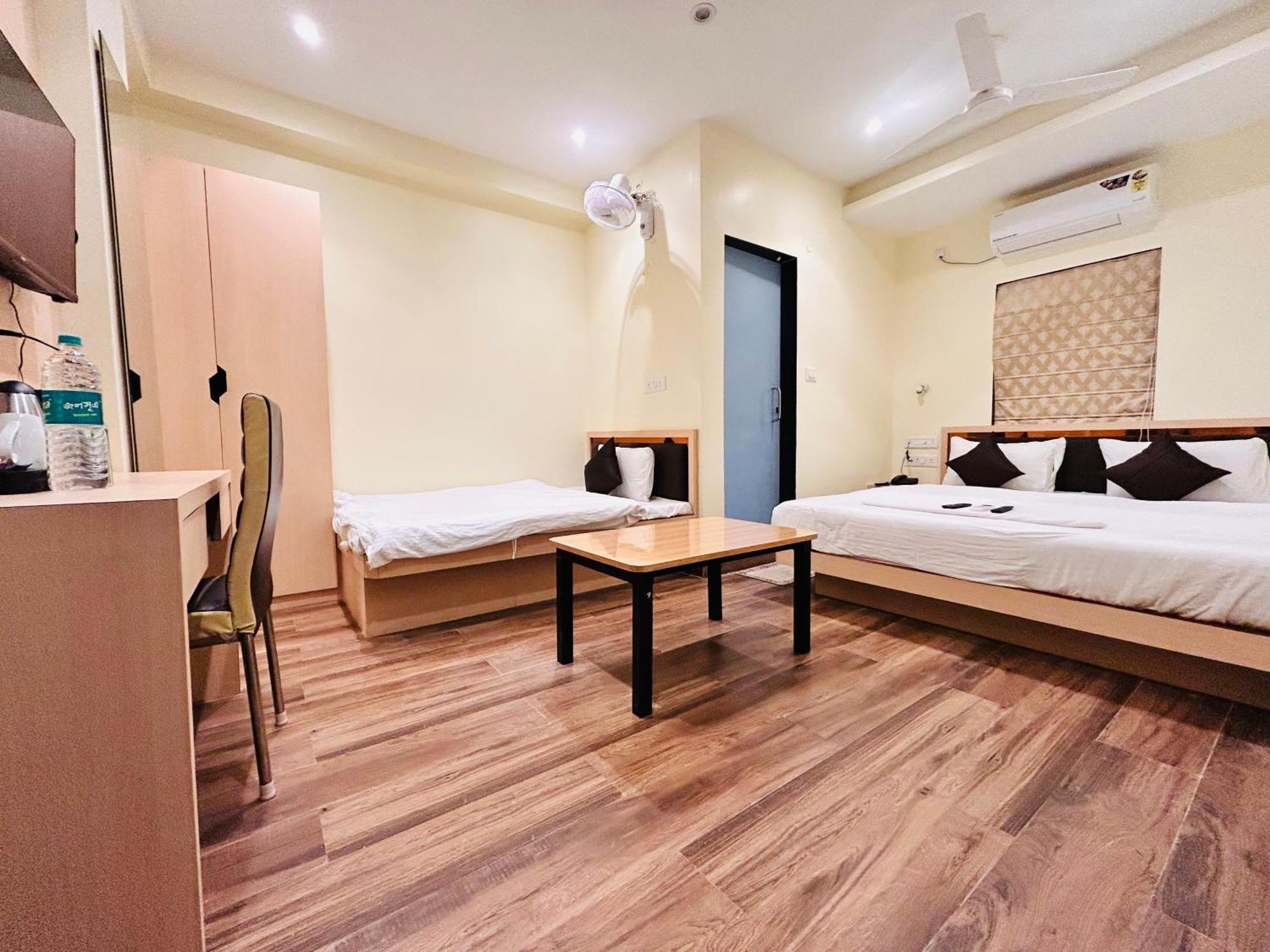 Golden Square - Kolkata Airport Hotell Exteriör bild