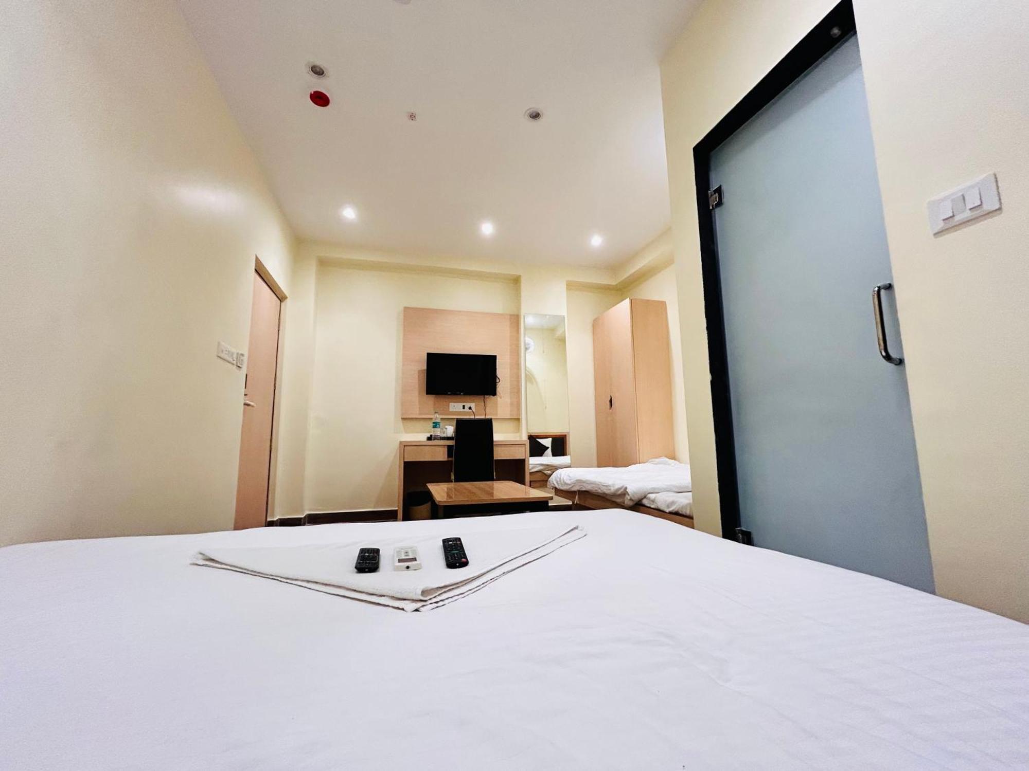 Golden Square - Kolkata Airport Hotell Exteriör bild