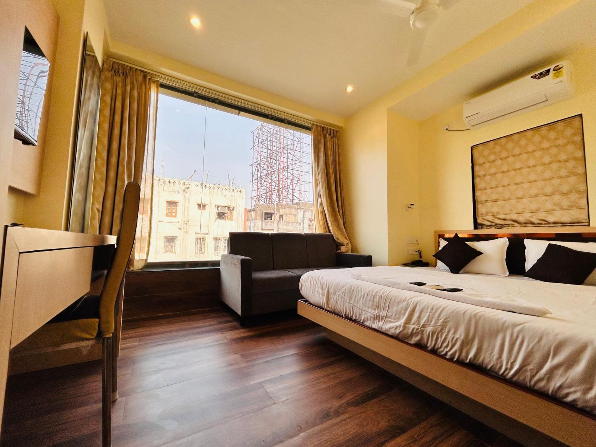 Golden Square - Kolkata Airport Hotell Exteriör bild
